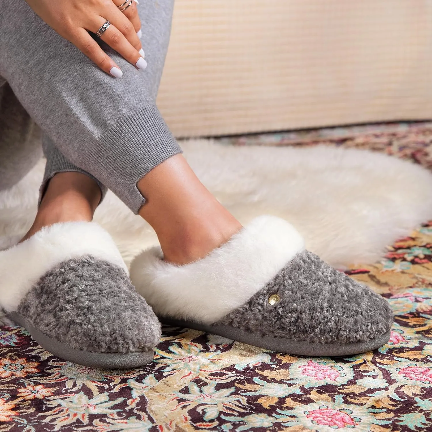 HomeTop Women's Comfy Clog Slippers Soft Warm Non-slip Indoor House Shoes with Fuzzy Collar